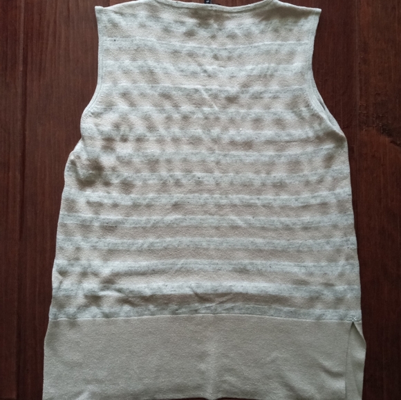 Sleeveless sequin top. - Picture 2 of 2